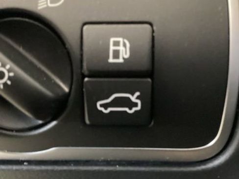 Used 2018 Volvo V60 T5 Dynamic image 20