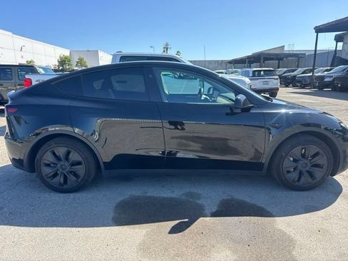 Used 2024 Tesla Model Y 2WD image 4