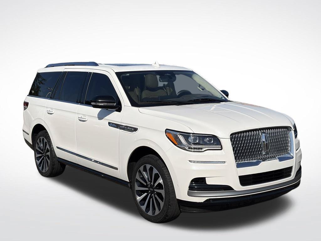 Used 2023 Lincoln Navigator Reserve AWD/4WD image 2