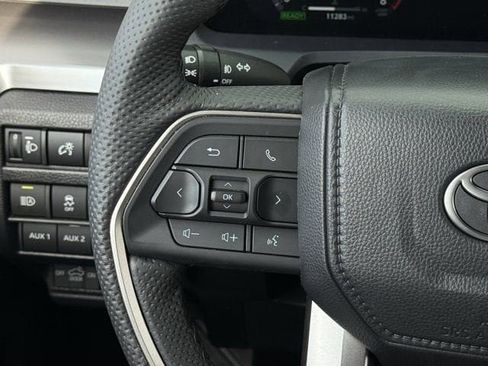 Used 2025 Toyota Tacoma TRD Off-Road w/ TRD Off Road Upgrade Package image 16