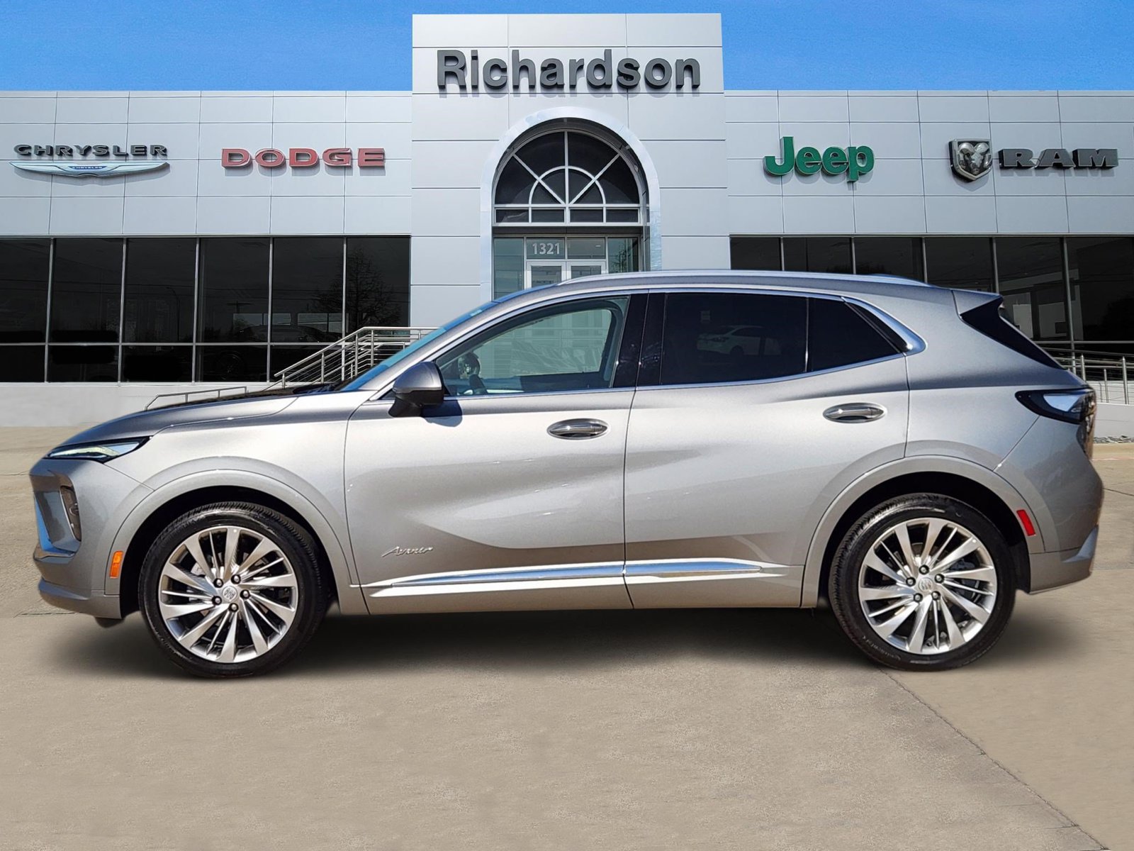 Used 2024 Buick Envision Avenir AWD/4WD image 3