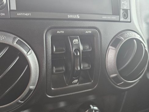 Used 2017 Jeep Wrangler Unlimited Sport image 32