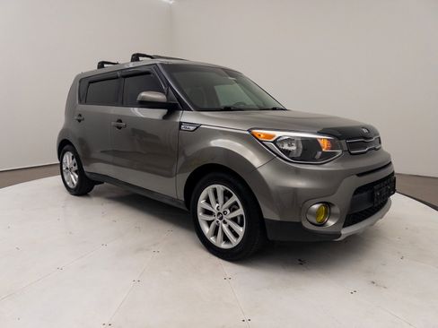 Used 2019 Kia Soul + image 6