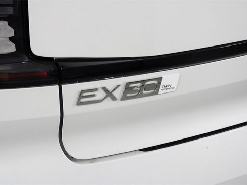 New 2025 Volvo EX30 Plus w/ Protection Package Premier image 15