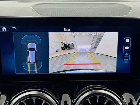 Used 2024 Mercedes-Benz GLB 250 image 13