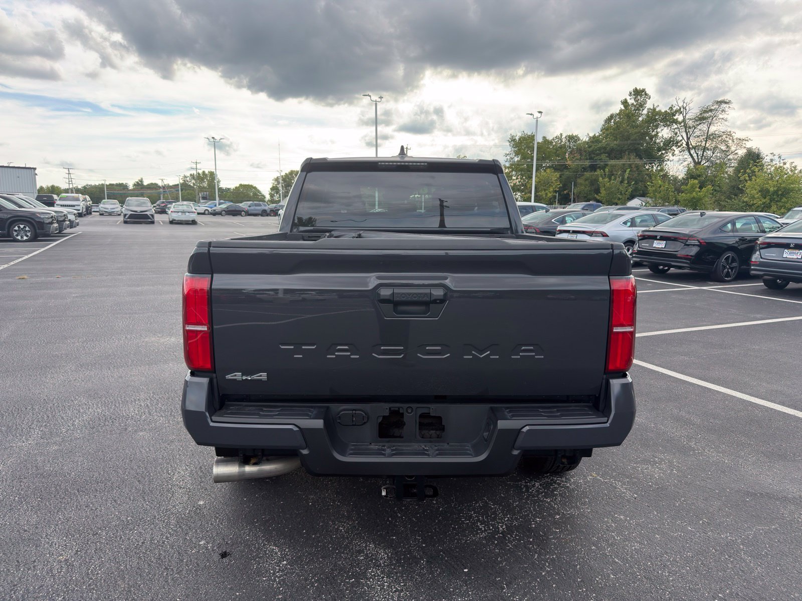 Used 2024 Toyota Tacoma SR5 AWD/4WD image 5
