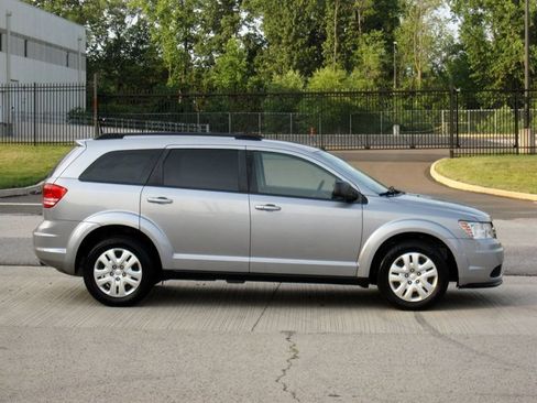 Used 2018 Dodge Journey SE FWD image 9