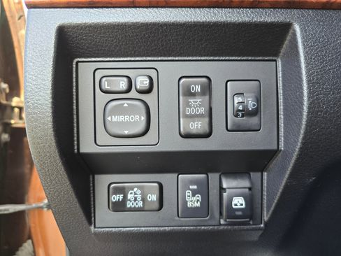 Used 2014 Toyota Tundra Platinum image 27