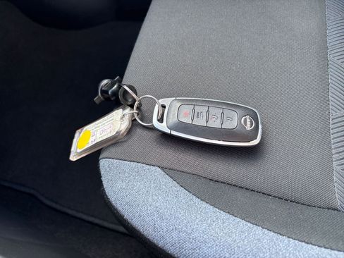 Used 2025 Nissan Versa SV image 21