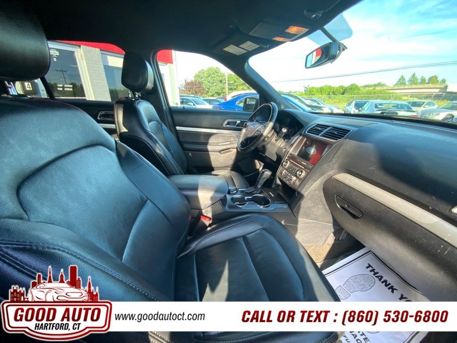Used 2017 Ford Explorer XLT w/ Equipment Group 202A AWD/4WD image 17