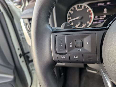 Used 2023 Nissan Rogue SV w/ SV Premium B Package FWD image 18