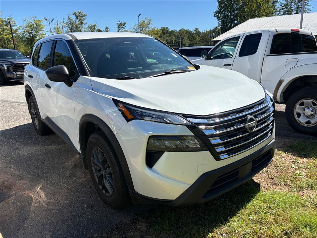 Used 2025 Nissan Rogue S FWD image 3