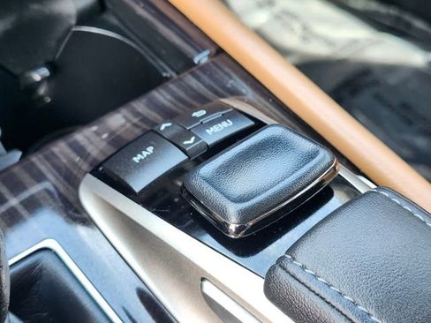 Used 2016 Lexus LS 460 L w/ Ultra Luxury Package image 28