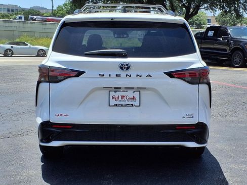 Used 2023 Toyota Sienna XSE FWD image 7