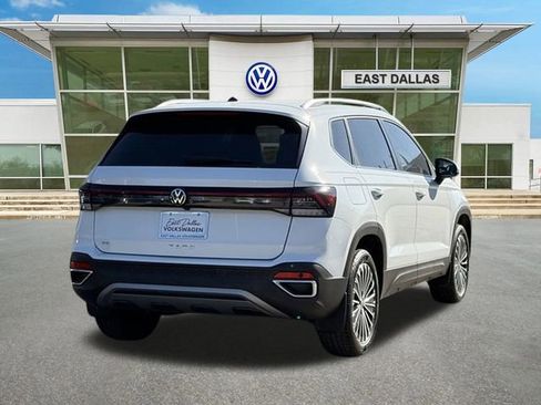 Used 2025 Volkswagen Taos SE image 3