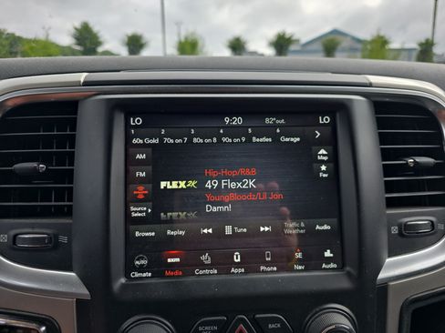 Used 2018 RAM 1500 SLT AWD/4WD image 29