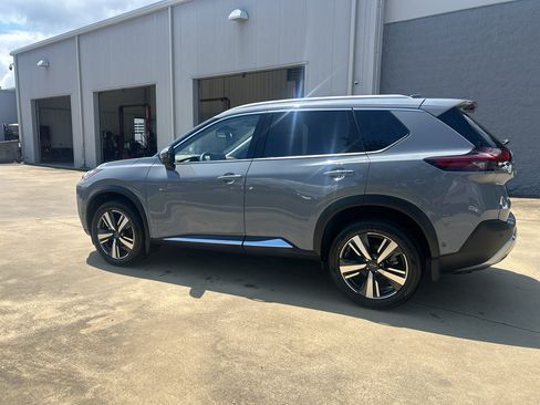 Used 2023 Nissan Rogue Platinum w/ Platinum Premium Package AWD/4WD image 6