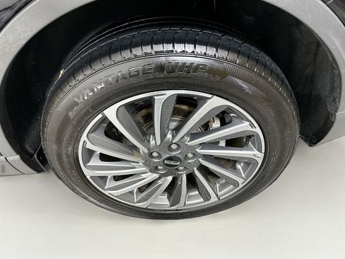 Used 2024 Lincoln Corsair Reserve image 11