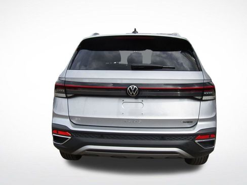 New 2026 Volkswagen Taos SE AWD/4WD image 11