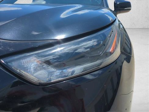 Used 2022 Toyota Highlander XSE FWD image 9