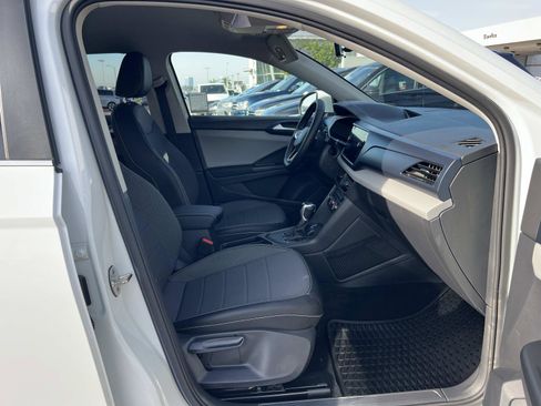 Certified 2022 Volkswagen Taos SE image 28