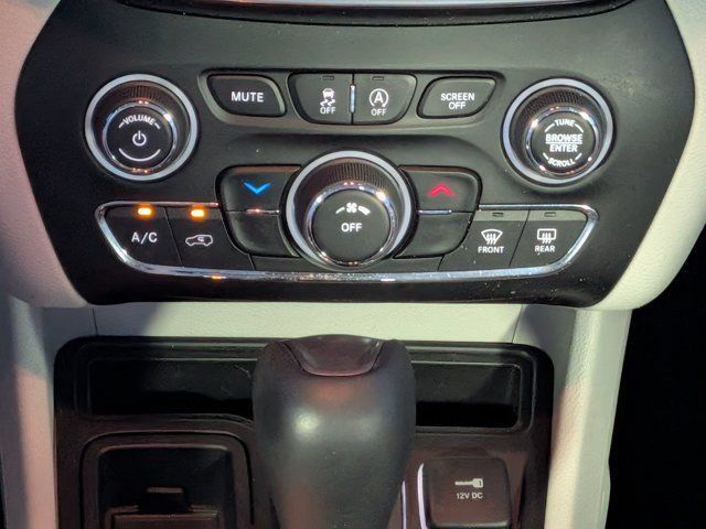 Used 2021 Jeep Cherokee Latitude Plus w/ Sun & Sound Group FWD image 18