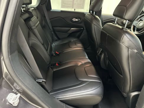 Used 2019 Jeep Cherokee Latitude Plus w/ Cold Weather Group image 19