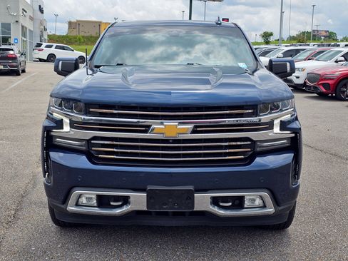 Used 2021 Chevrolet Silverado 1500 High Country w/ Technology Package AWD/4WD image 2