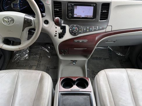 Used 2013 Toyota Sienna XLE AWD/4WD image 12
