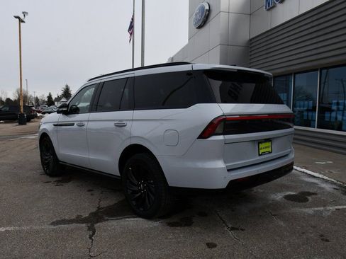 New 2026 Lincoln Navigator Reserve w/ Jet Appearance Package image 4