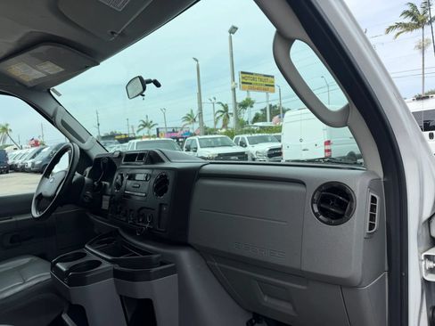 Used 2014 Ford E-250 and Econoline 250 Extended w/ Power Group RWD image 15