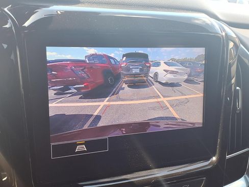 Used 2023 Chevrolet Traverse LT FWD image 4