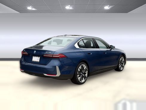 New 2026 BMW i5 eDrive40 w/ Premium Package image 8