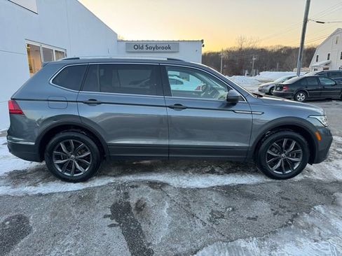 Certified 2022 Volkswagen Tiguan SE image 4