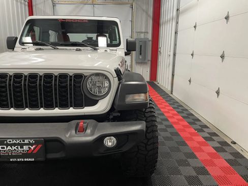 Used 2024 Jeep Wrangler Sport AWD/4WD image 11
