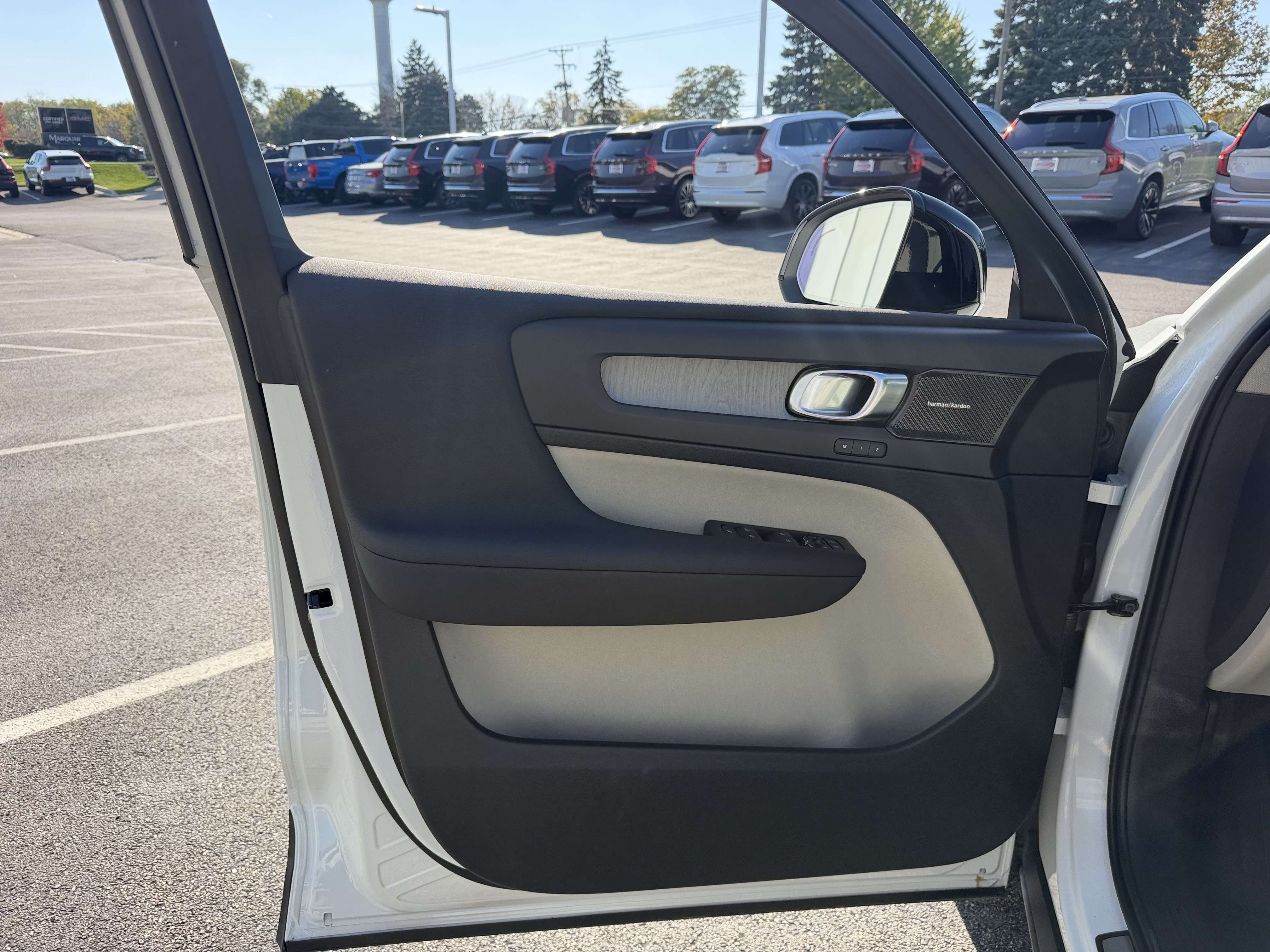 Used 2024 Volvo XC40 B5 Plus w/ Climate Package AWD/4WD image 7