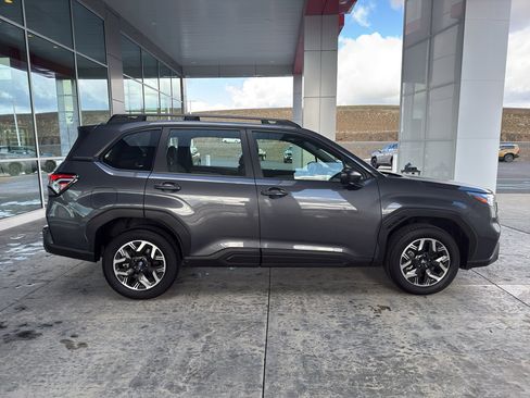 Used 2025 Subaru Forester image 10