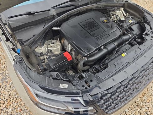 Used 2018 Land Rover Range Rover Velar R-Dynamic SE image 13