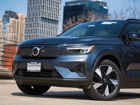 New 2026 Volvo EX40 Plus w/ Climate Package image 2