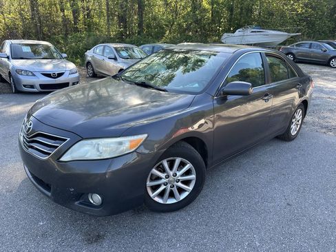 Used 2011 Toyota Camry XLE w/ XLE Extra-Value Pkg #2 FWD image 3