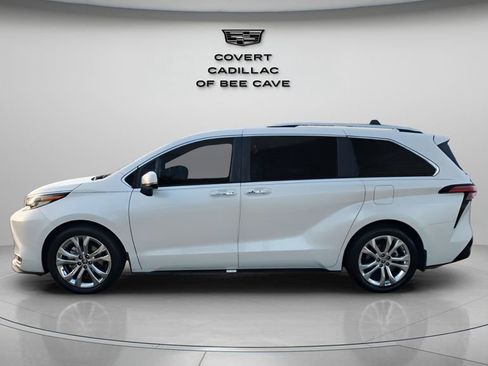 Used 2023 Toyota Sienna Platinum image 5