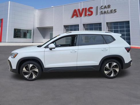 Used 2025 Volkswagen Taos SE AWD/4WD image 2