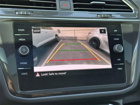 Certified 2022 Volkswagen Tiguan SE w/ Panoramic Sunroof Package image 21