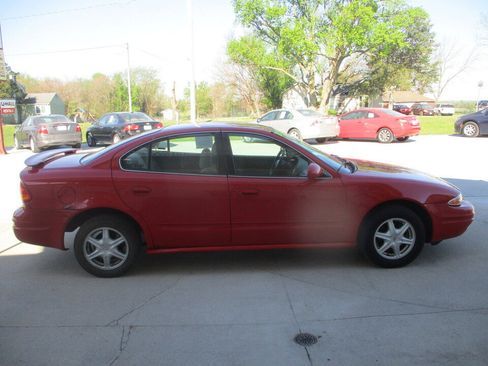 Used 2002 Oldsmobile Alero GL FWD image 2