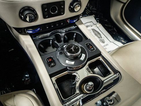 Used 2017 Rolls-Royce Wraith image 48