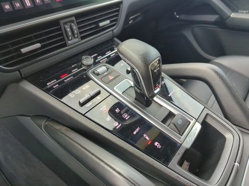 Used 2019 Porsche Cayenne S image 22