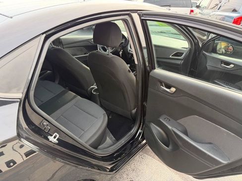 Used 2018 Hyundai Accent SE FWD image 9