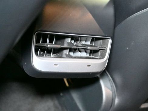 Used 2022 Tesla Model Y Long Range AWD/4WD image 44