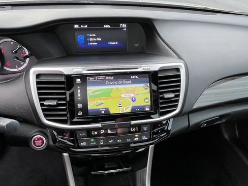 Used 2017 Honda Accord Touring image 30