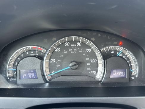 Used 2014 Toyota Camry image 23